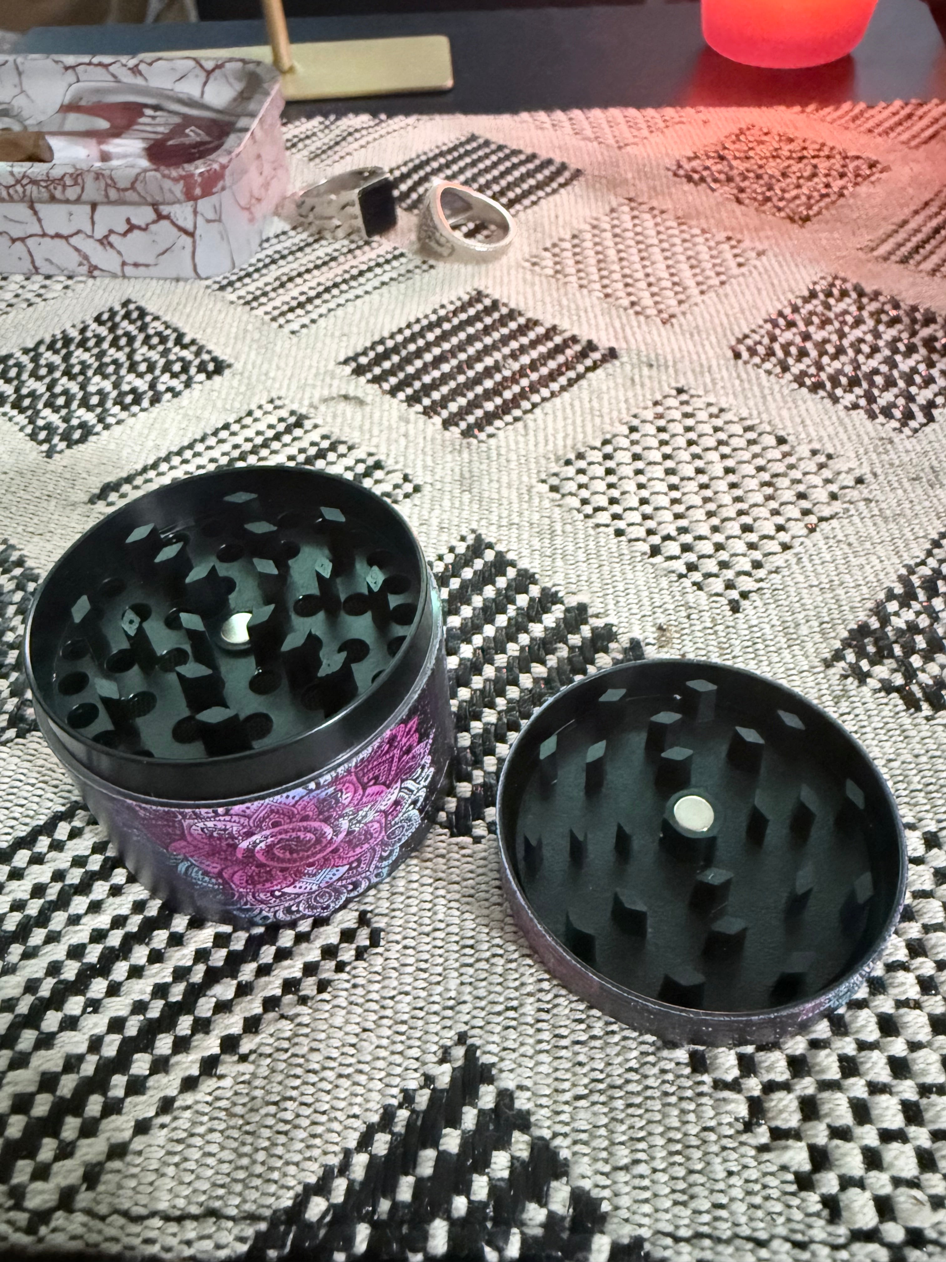 Tobbaco grinder
