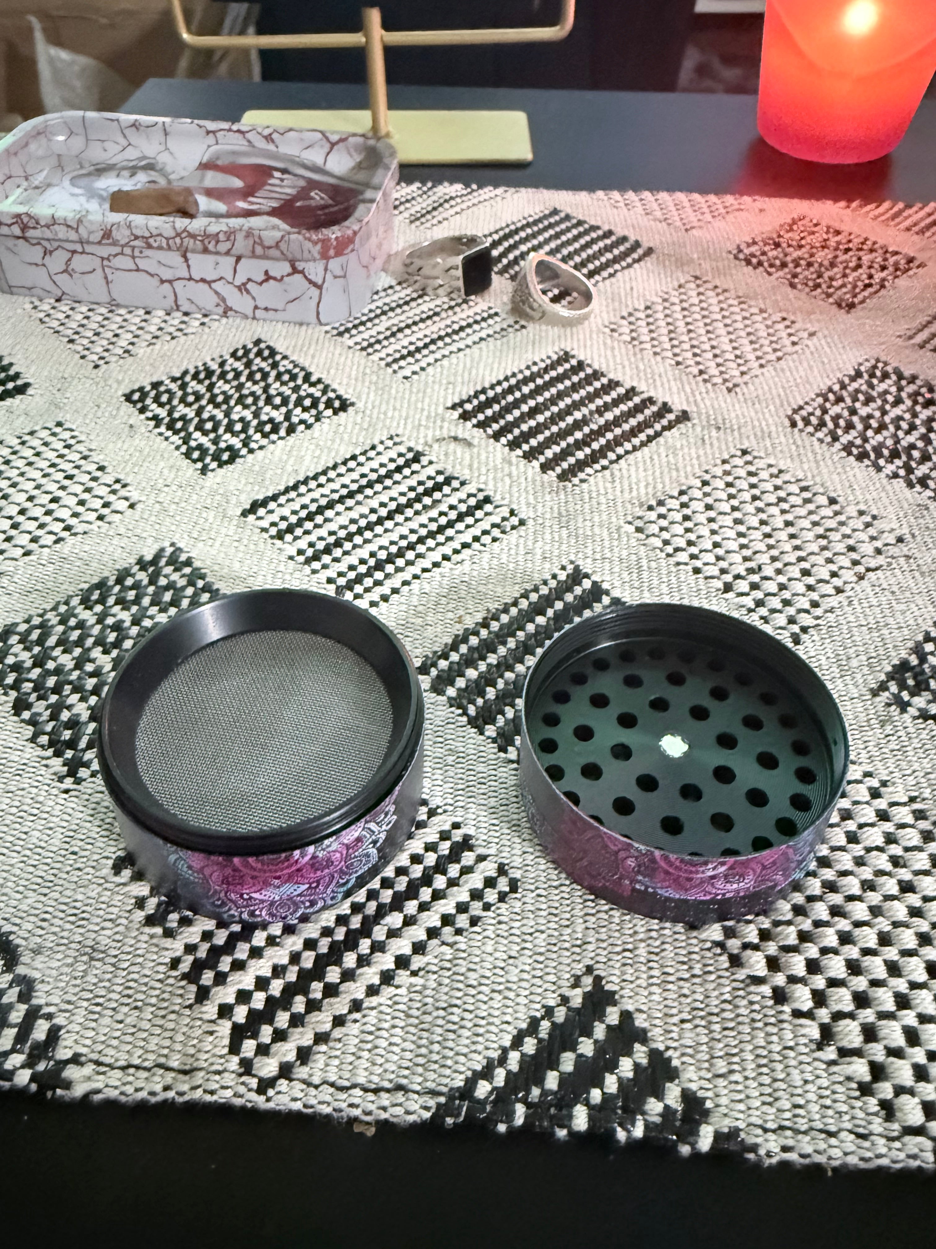 Tobbaco grinder